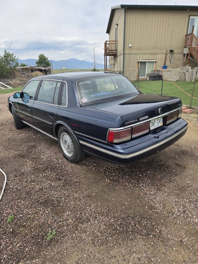 Lincoln-continental-1988-blue-2