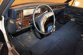 Lincoln-continental-collectors-1979-white-15