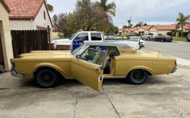 Lincoln-continental-mark-iii-1971-yellow-2