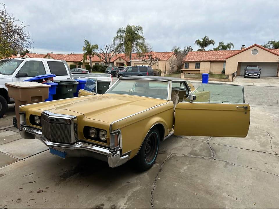 Lincoln-continental-mark-iii-1971-yellow-3