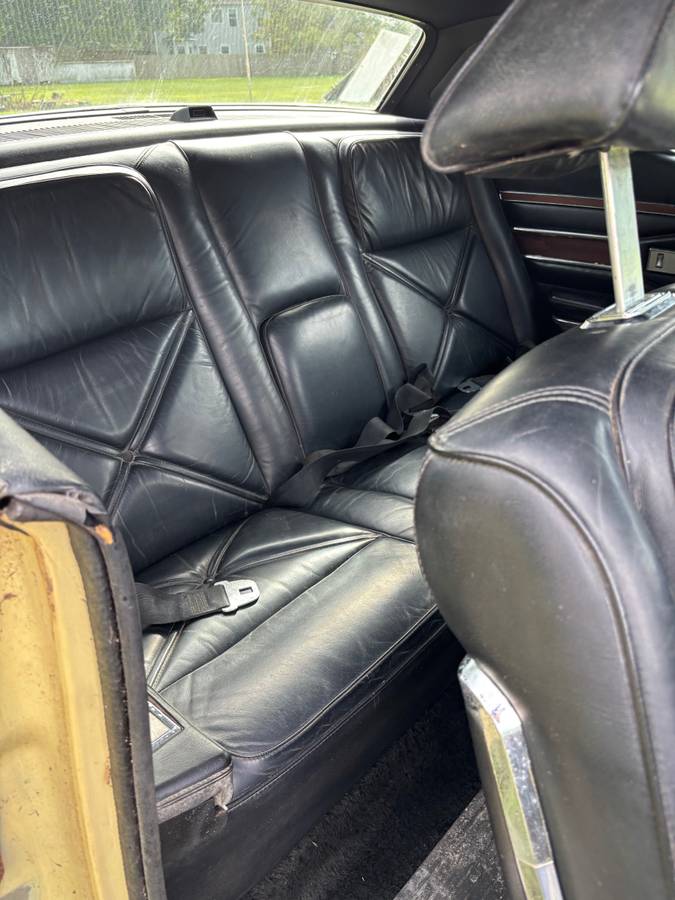 Lincoln-continental-mark-iii-1971-yellow-5