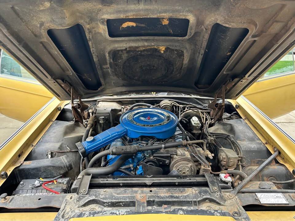 Lincoln-continental-mark-iii-1971-yellow-5