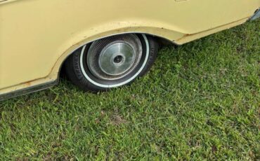 Lincoln-continental-mark-iii-1971-yellow-6