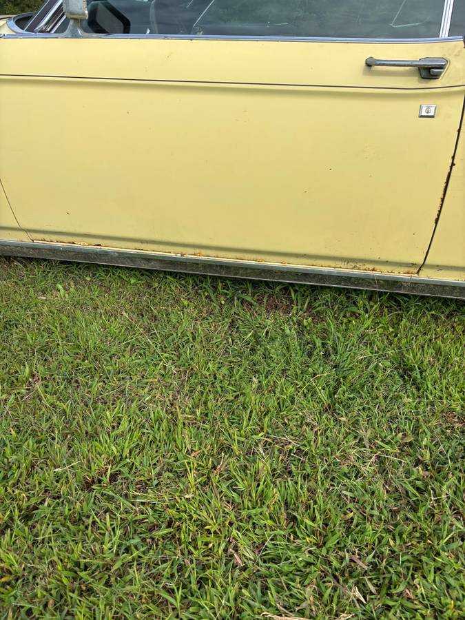 Lincoln-continental-mark-iii-1971-yellow-9