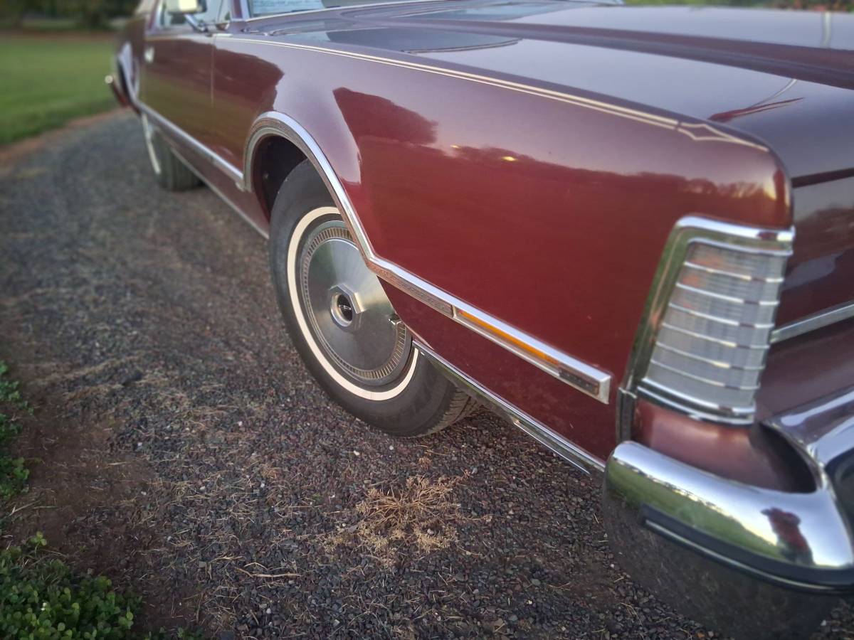 Lincoln-continental-markiv-1975-brown-12