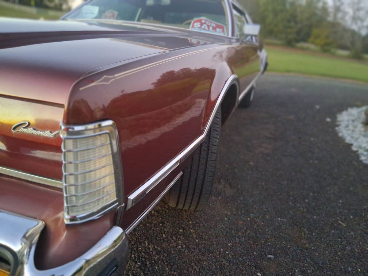 Lincoln-continental-markiv-1975-brown-13