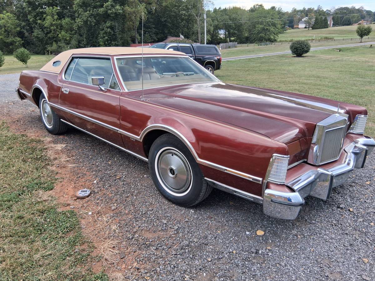 Lincoln-continental-markiv-1975-brown-16