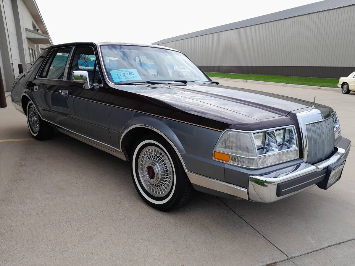 Lincoln-continental-valentino-1984-11