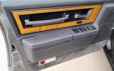 Lincoln-continental-valentino-1984-22