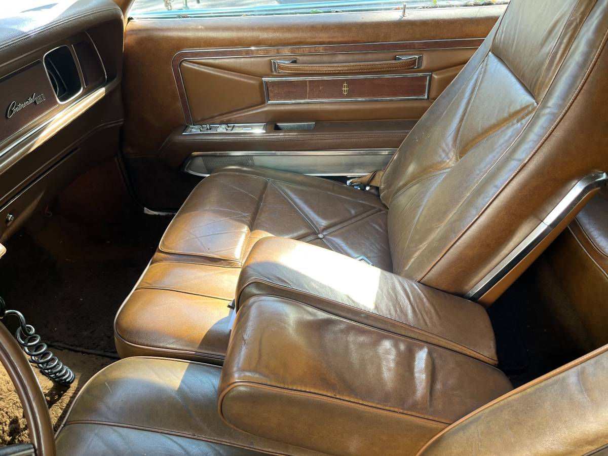 Lincoln-mark-3-1970-brown-3