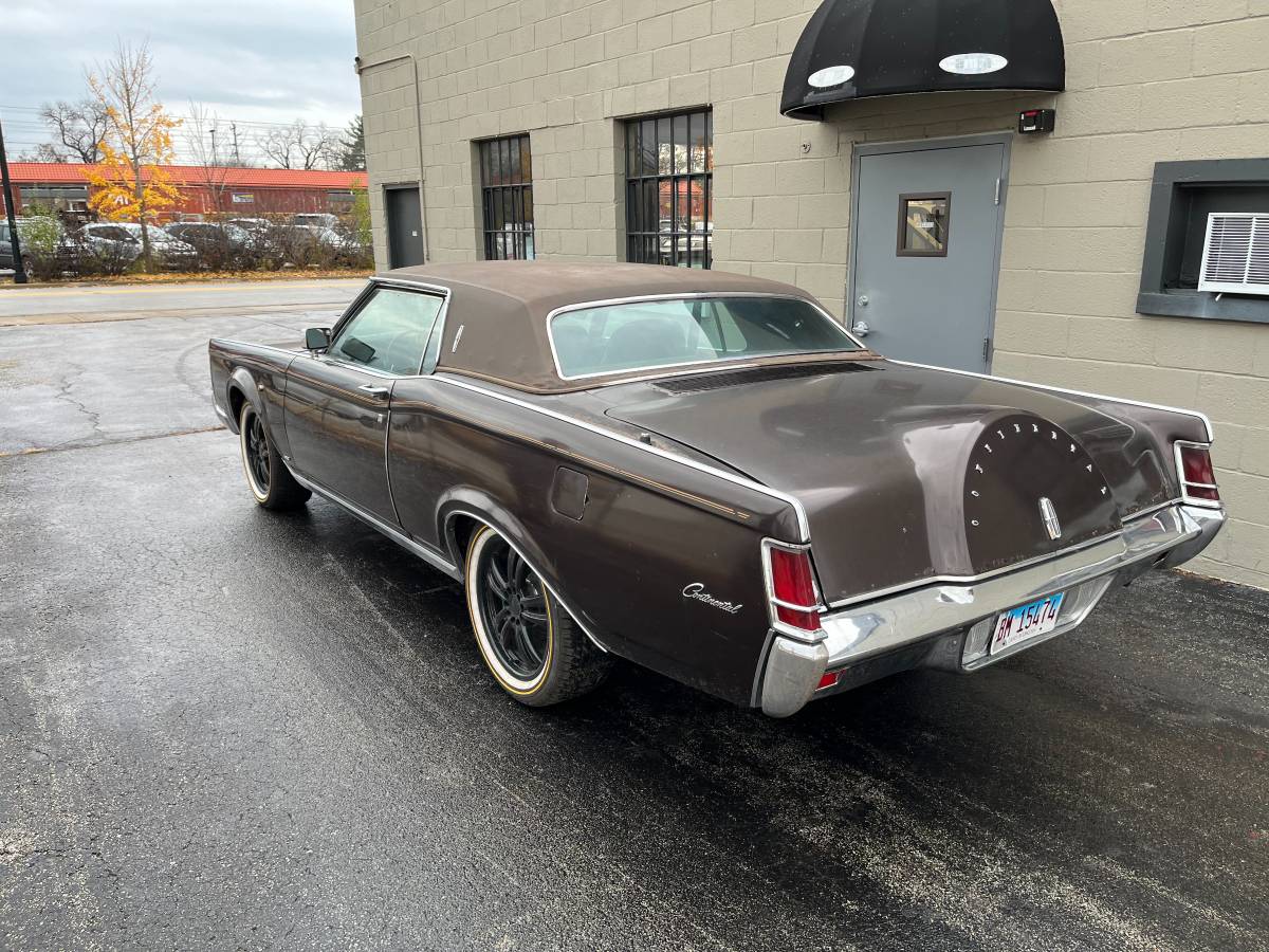 Lincoln-mark-3-1970-brown-7