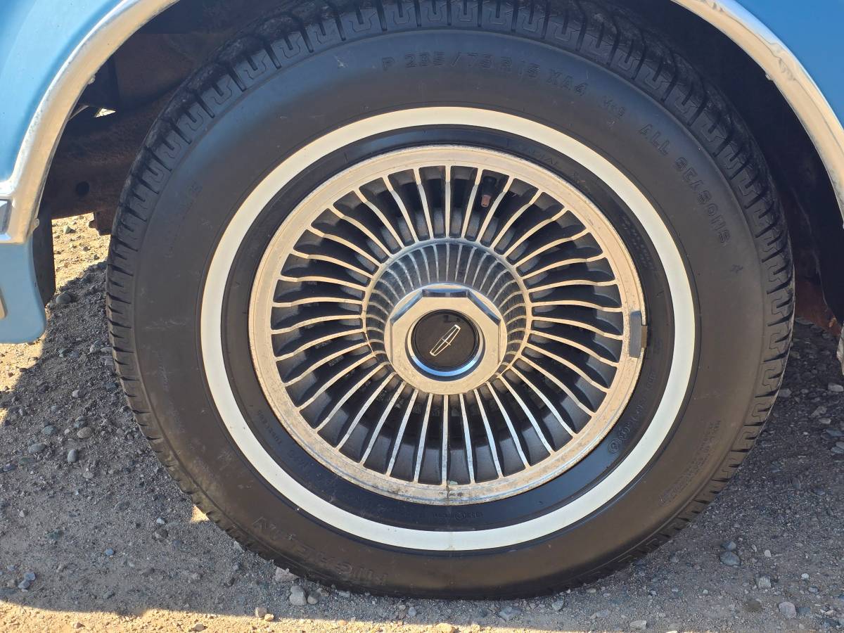 Lincoln-mark-v-1979-blue-1