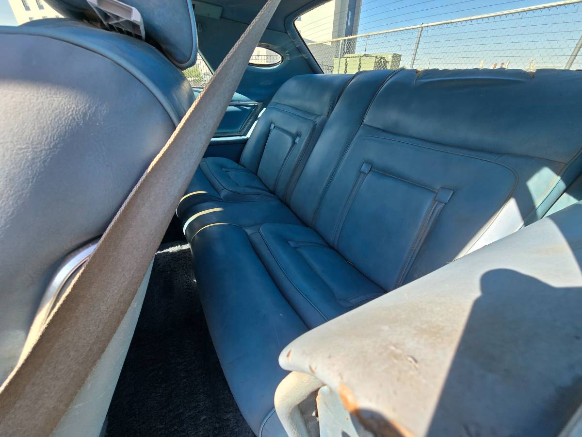 Lincoln-mark-v-1979-blue-3