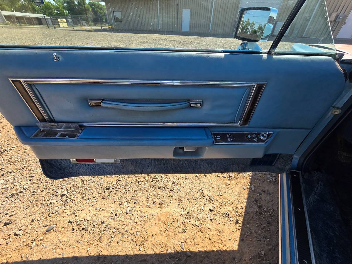 Lincoln-mark-v-1979-blue-4