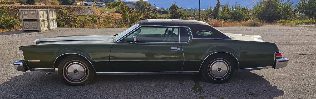 Lincoln-mark-vi-1974-green-14