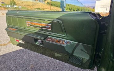 Lincoln-mark-vi-1974-green-4