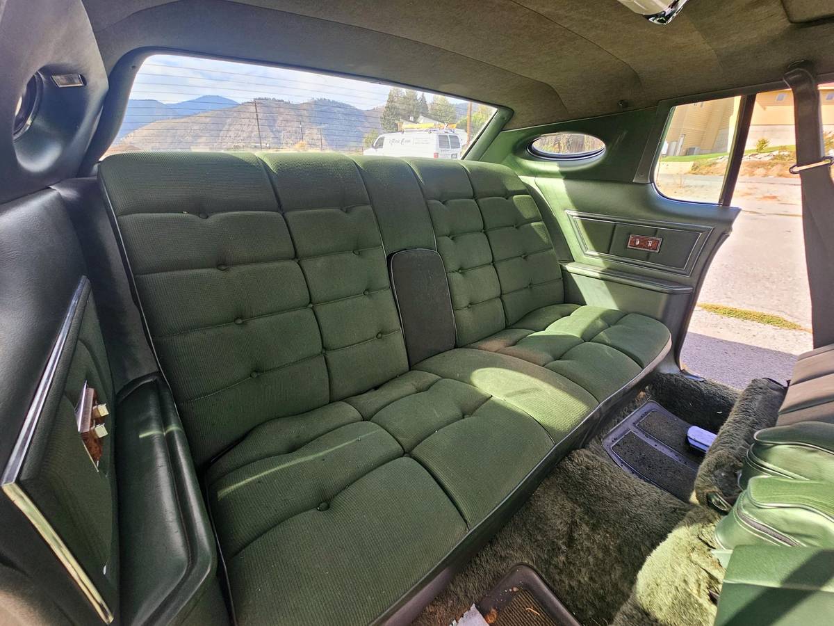 Lincoln-mark-vi-1974-green-7
