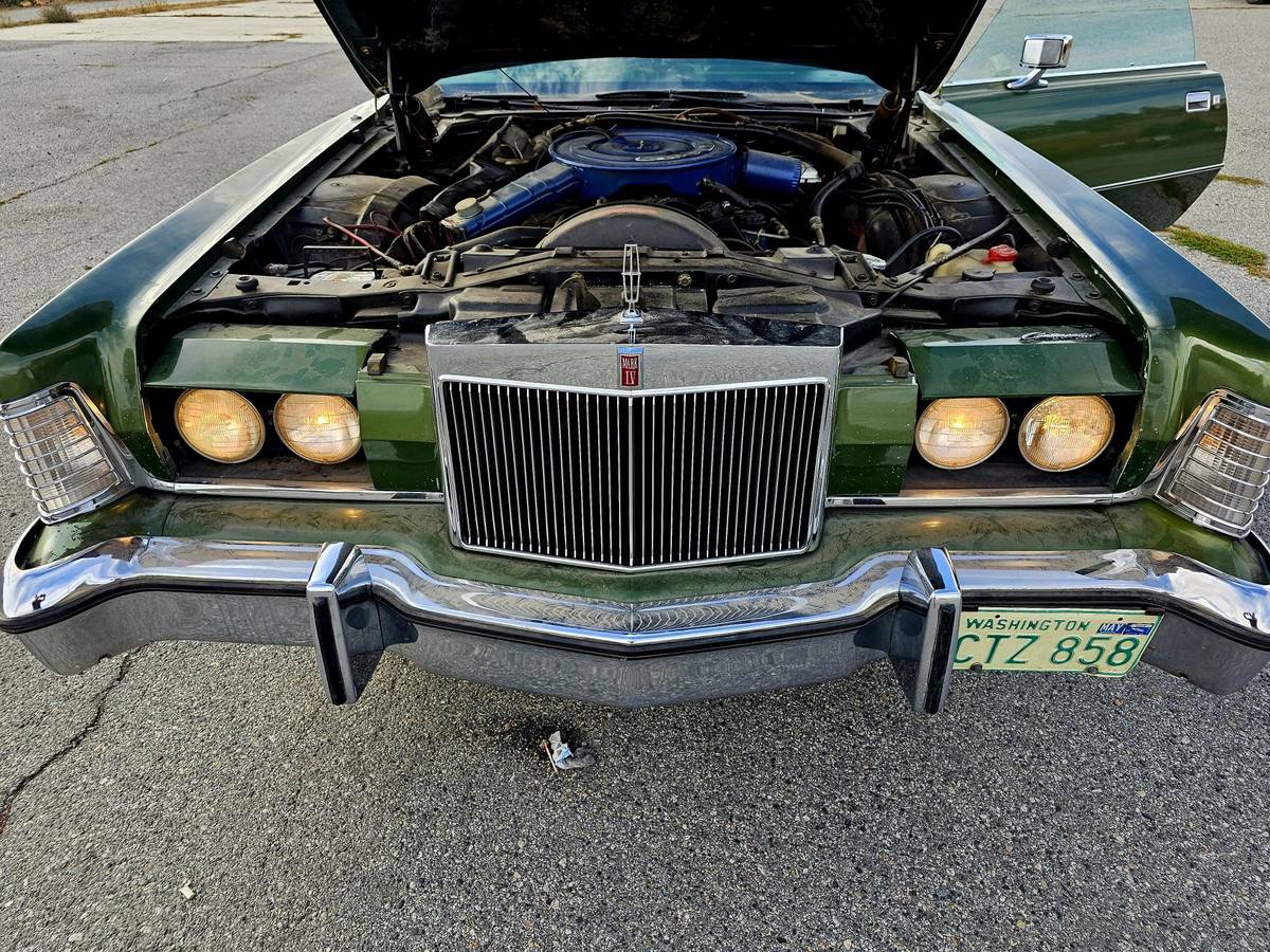 Lincoln-mark-vi-1974-green-9