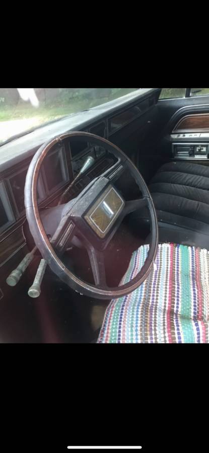 Lincoln-mark-vi-1980-yellow-9