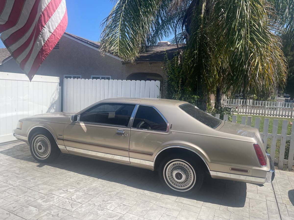 Lincoln-mark-vii-1988-10