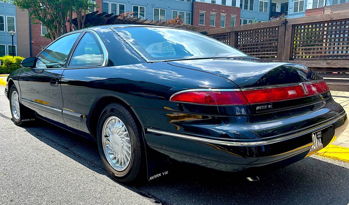 Lincoln-mark-viii-1994-black-1