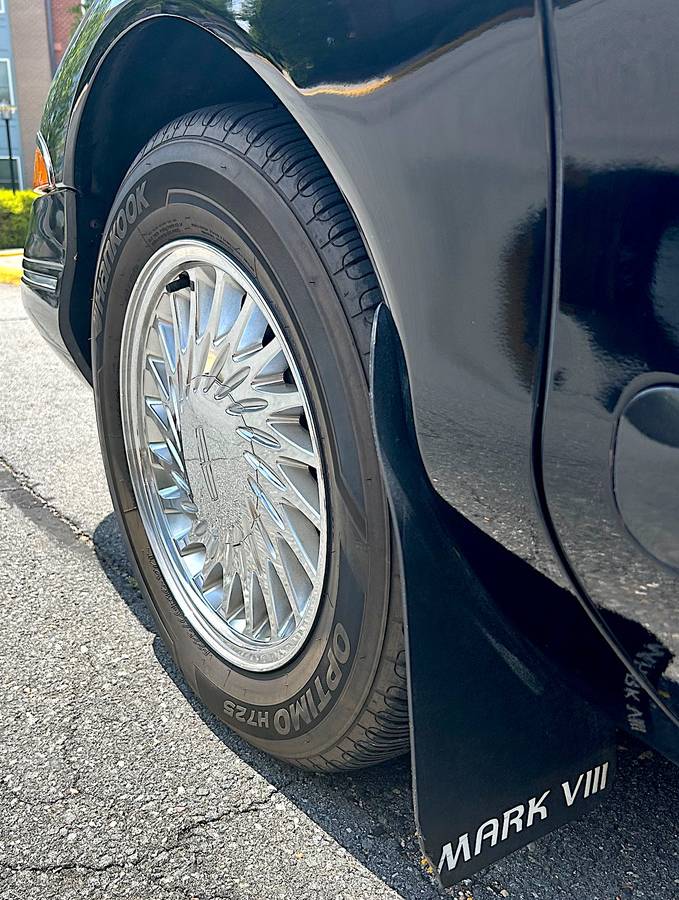 Lincoln-mark-viii-1994-black-13