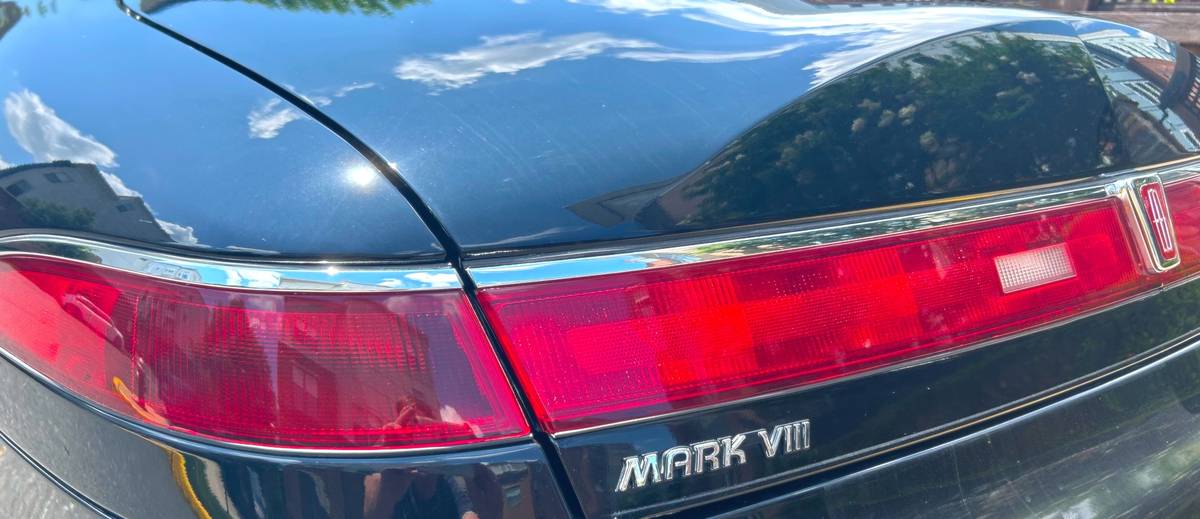 Lincoln-mark-viii-1994-black-15
