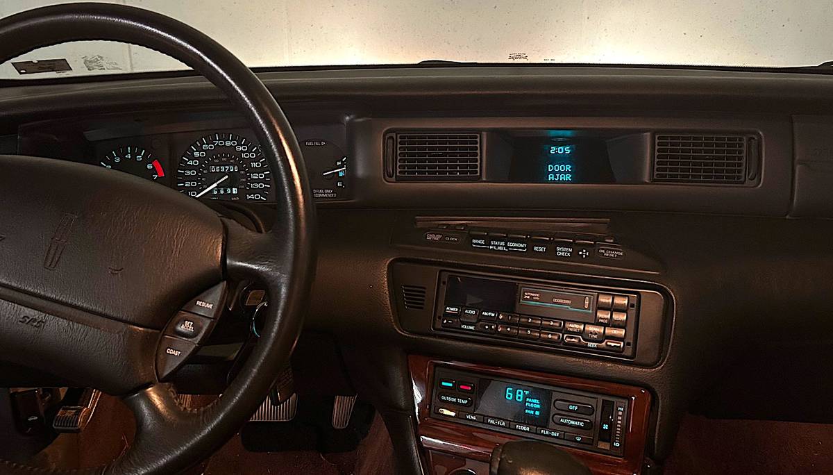 Lincoln-mark-viii-1994-black-6