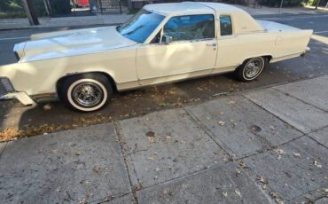 Lincoln-town-car-1978-white-1
