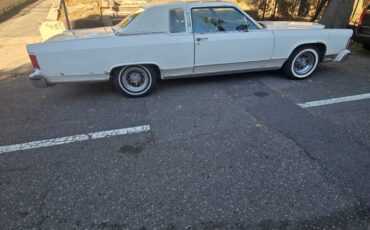 Lincoln-town-car-1978-white-2