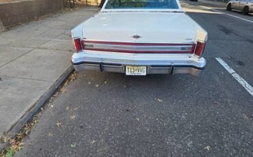 Lincoln-town-car-1978-white-3