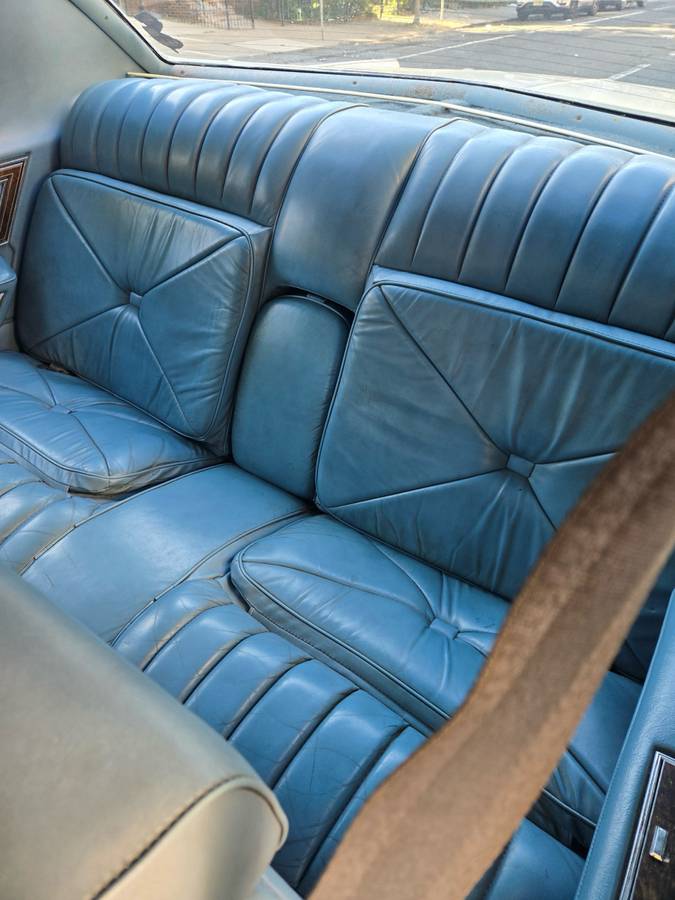 Lincoln-town-car-1978-white-5