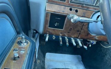Lincoln-town-car-1986-11