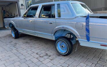 Lincoln-town-car-1986-2