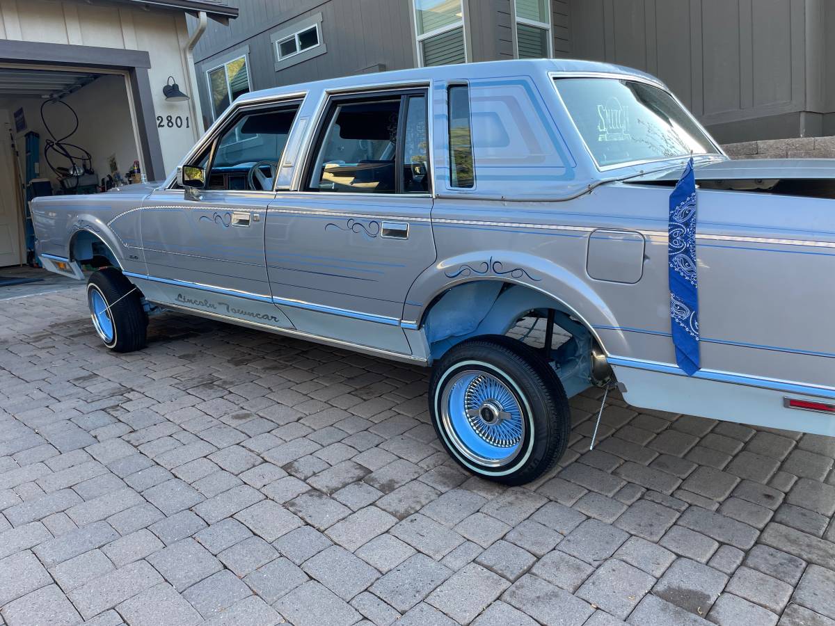 Lincoln-town-car-1986-2