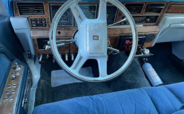 Lincoln-town-car-1986-5