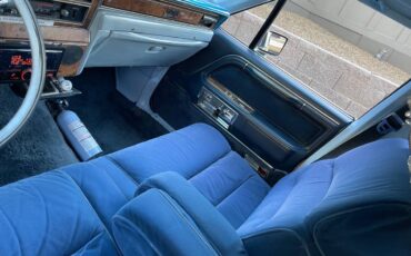 Lincoln-town-car-1986-6