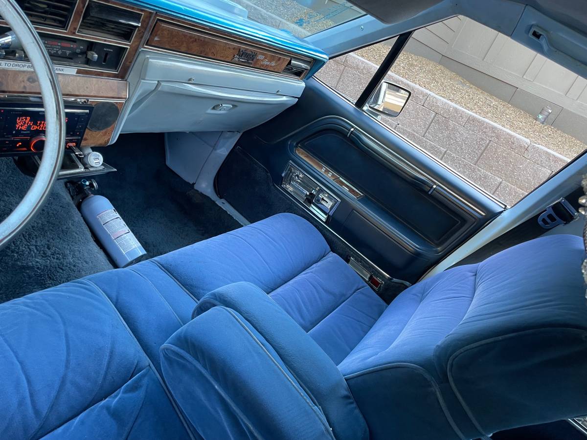 Lincoln-town-car-1986-6