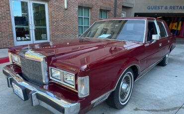Lincoln-town-car-1988-7
