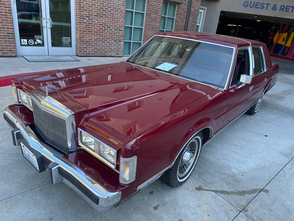 Lincoln-town-car-1988-8