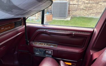 Lincoln-town-car-1989-red-12