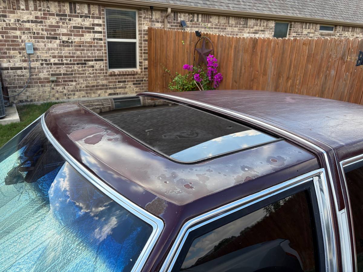 Lincoln-town-car-1989-red