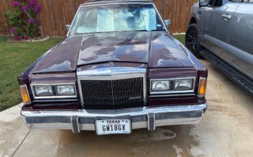Lincoln-town-car-1989-red-3