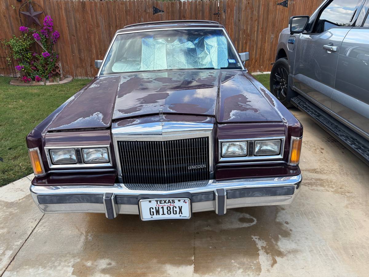 Lincoln-town-car-1989-red-3