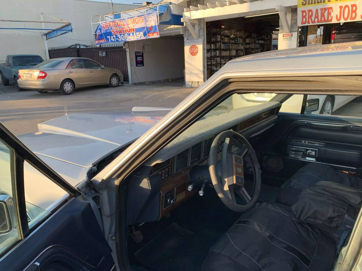 Lincoln-town-car-1989-silver-53