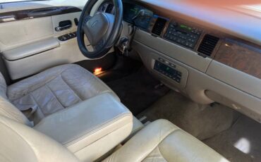 Lincoln-town-car-1989-white-1