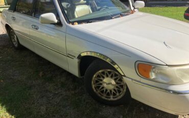 Lincoln-town-car-1989-white-2