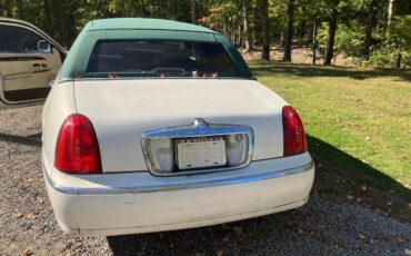 Lincoln-town-car-1989-white-3