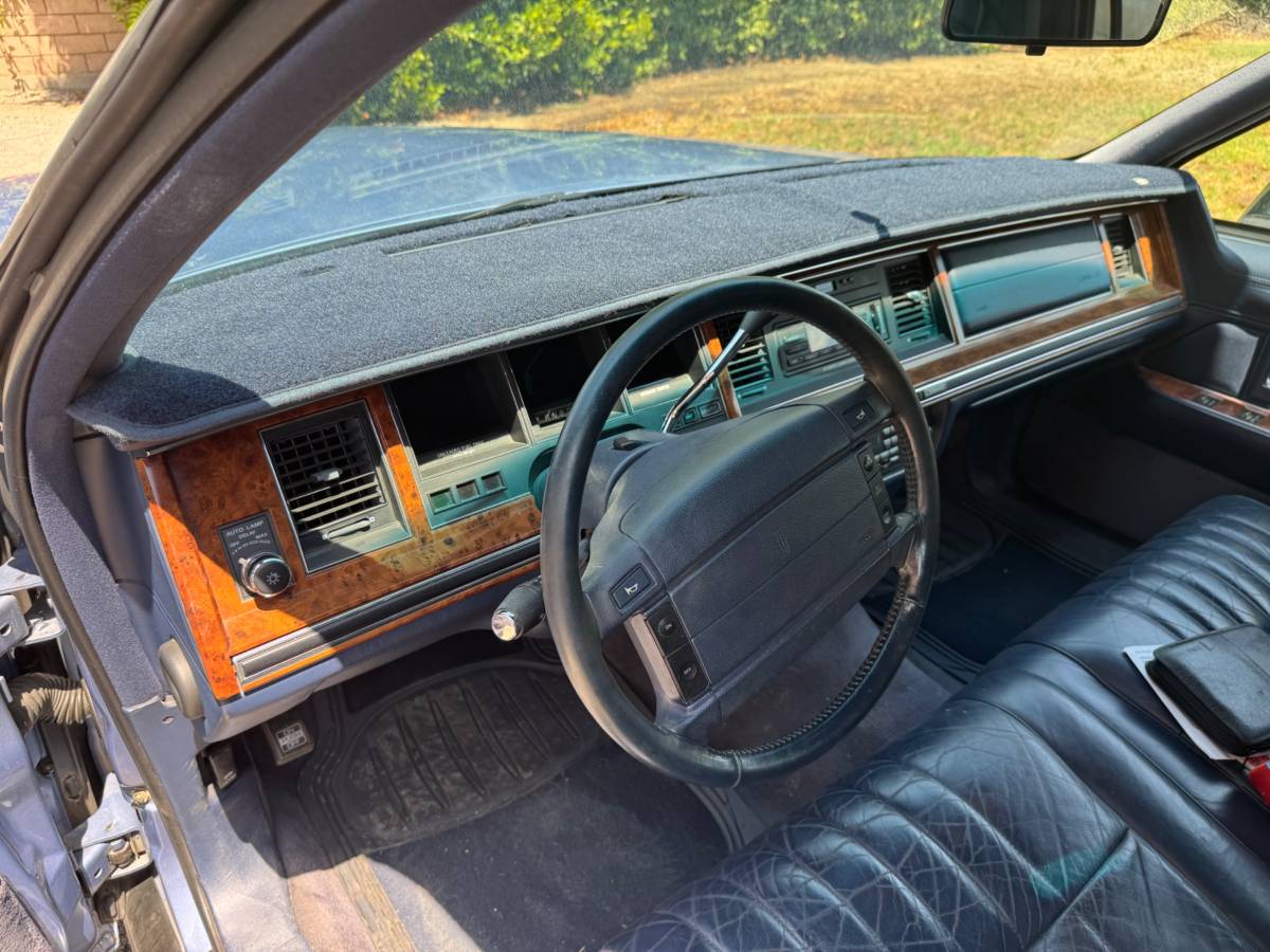 Lincoln-town-car-1994-blue-3