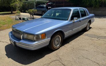 Lincoln-town-car-1994-blue